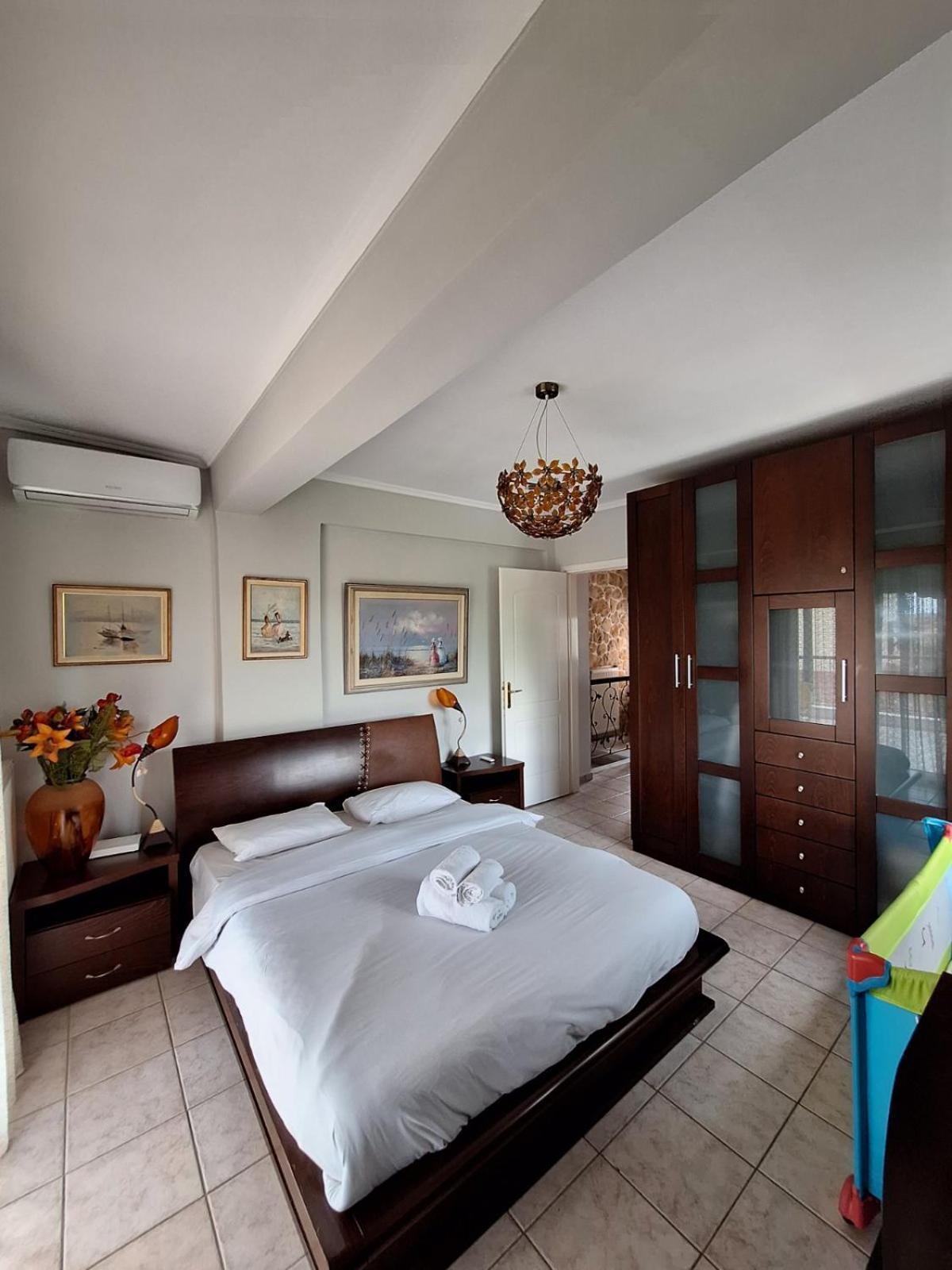 Roadhouse, Nilie Hospitality Mgmt Villa Flogita Exterior photo